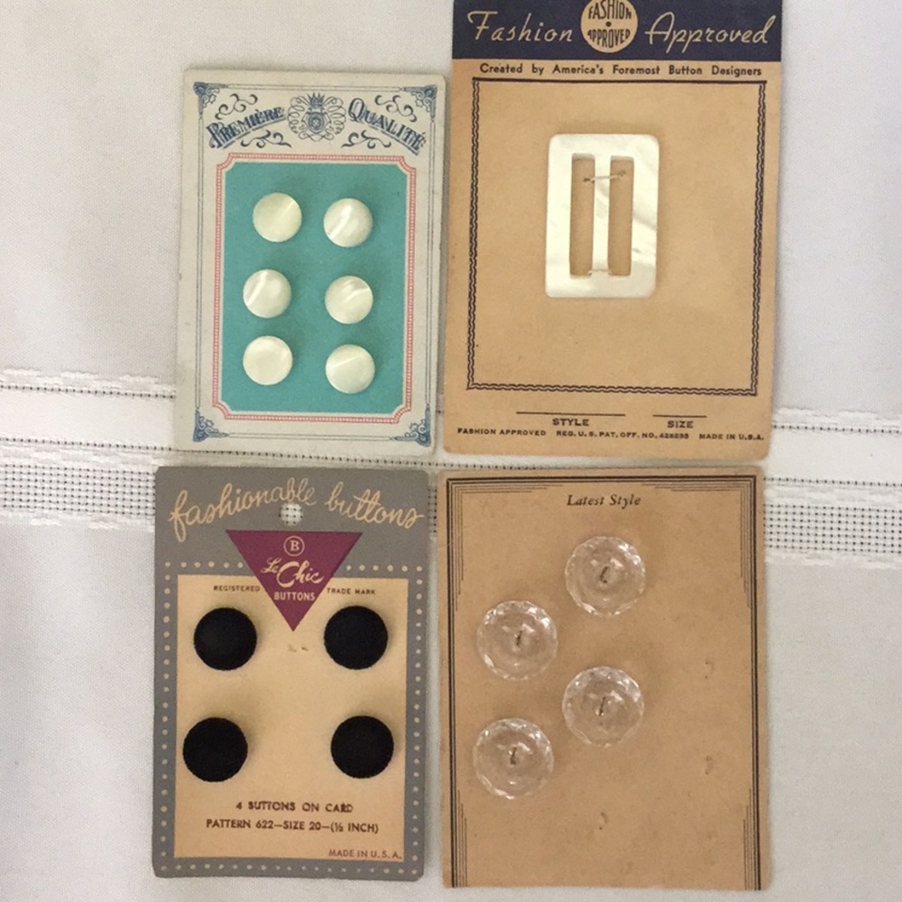 Lovely vintage carded buttons & buckle